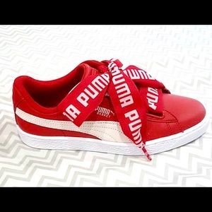 Red Pumas